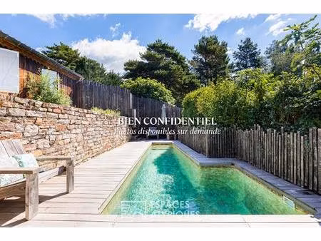 entre ciel et pinède : propriété de charme et son écrin confidentiel