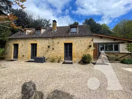 charmante maison en pierre avec gîte  sur plus de 2 hectares de terrain à sainte-mondane