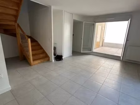 location appartement 4 pièces 98 m² à brignais (69530)