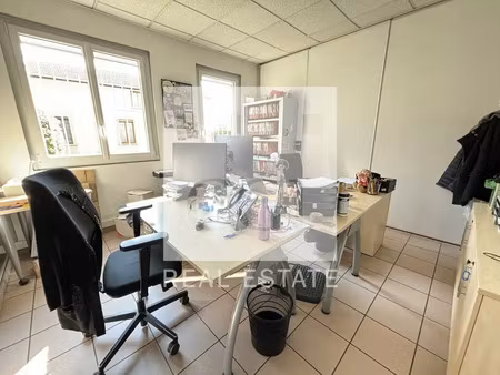 location bureau 157 m² à lyon 8 (69008)