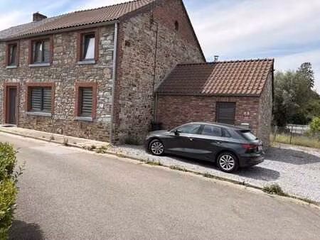 ? à louer – spacieuse maison avec jardin à hanzinelle