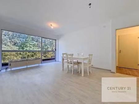 appartement une chambre rénové à proximité du shopping