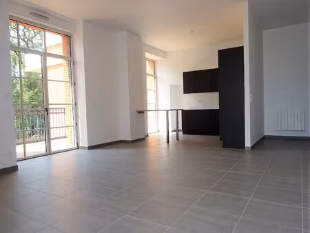 colomiers  t3 de 90 m² avec terrasse et 2 garages.