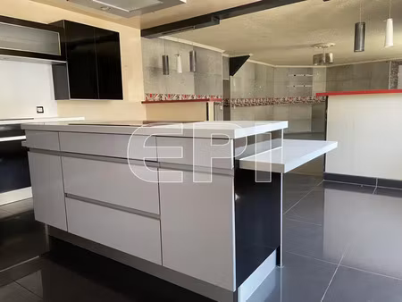 vente maison 7 pièces 165 m² bressuire (79300)