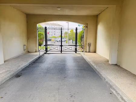 3 places de parking sécurisées à lamorlaye