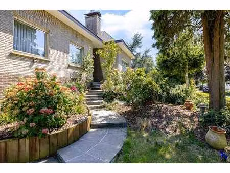 villa de caractère avec 5 chambres  garage double et jardin