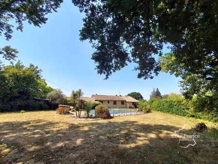maison 4 chambres et piscine sur grand terrain constructible