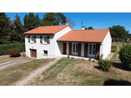 maison familiale 4 chambres terrain 6 677 m2 sans vis-à-