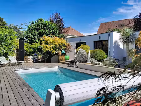 maison de charme  6 pièces  4 chambres  2 sde  1sdb  piscine  climatisation