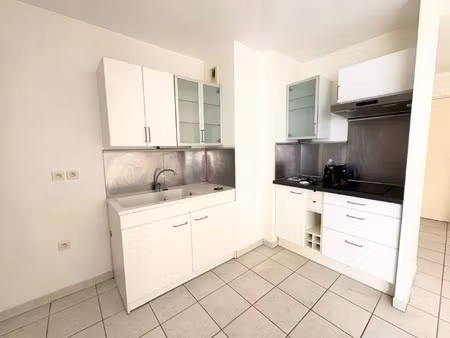 location appartement 2 pièces 45 m² à hyères (83400)