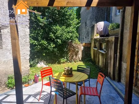 charmante maison de village rénovée 102 m² habitables avec jardin et dépendances