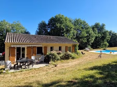 maison de plain pied  piscine et terrain de 2771m2