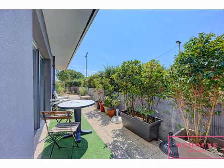 appartement 5 pièces de 100 m2 avec terrasse et jardin de 70