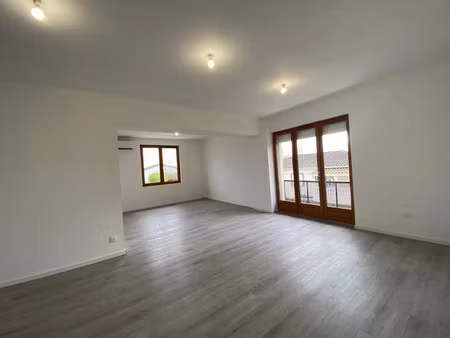 location appartement 3 pièces 105 m² à montbeton (82290)  900 €