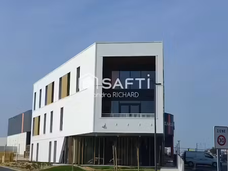 location locaux professionnels 1 pièce 133 m² à chateaubriant (44110)  1 526 €