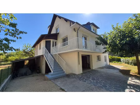 espalion  maison de type 4/5  140 m² environ  très bon état  terrain de 1000 m²