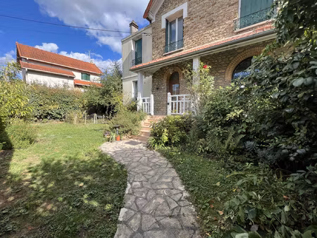 meulière pleine de charme  3 chambres + jardin arboré + stat