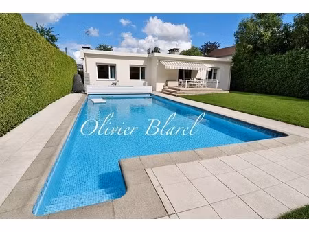 la celle-saint-cloud – villa familiale avec piscine – parcelle de 967 m² – gare à 3 minute