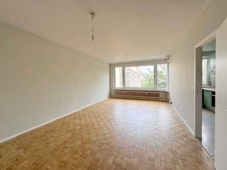 bel appartement 2 chambres à forest (limite saint-gilles)