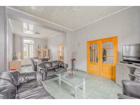 charmante maison de maitre 4ch renovee avec cave et garage !