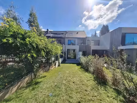 idéalement situé entre tomberg (métro) et le shopping woluwe