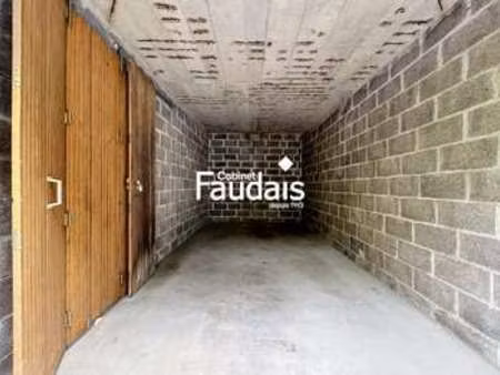 location garage box et parking à saint-lô (50000) : à louer / 18m² saint-lô