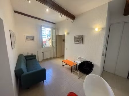 nice/france - 2 pièces meublé du 01/09 au 30 juin de 33 m2