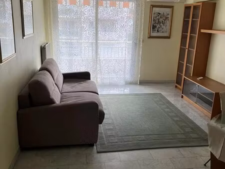 2 pièces avenue dela califronie bail etudiant