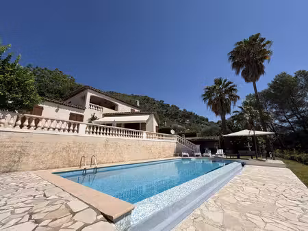 exclusivité - magnifique propriété avec piscine à débordemen