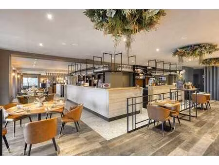 restaurant/salle de banquet offrant de nombreuses possibilit