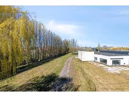 terrain industriel (6 649 m²) avec permis de construire pour