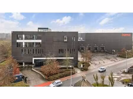 hoogwaardig bedrijfsgebouw met magazijn en moderne kantor...