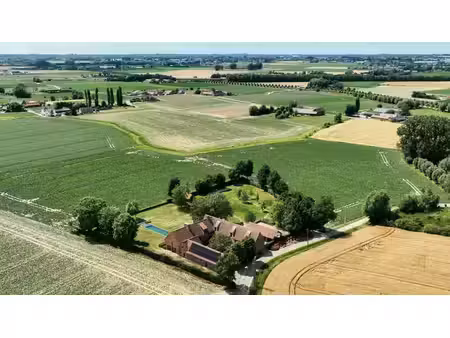 ferme au carré avec + de 600m² hab  finitions haut de gamme