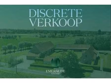 ferme en carré près de courtrai