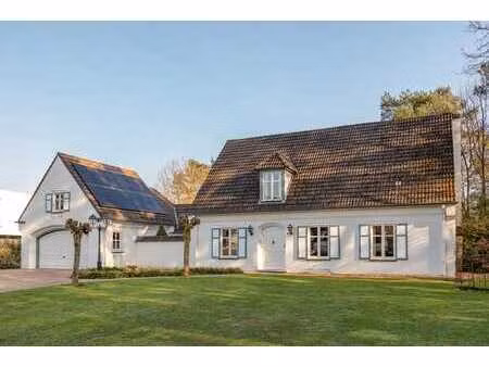 villa intemporelle avec vue sur le lac de keerbergen