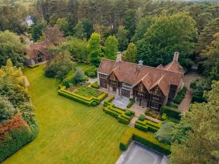 magnifique villa d'inspiration tudor sur un terrain xxl