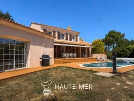 vente maison piscine à talmont-saint-hilaire (85440) : à vendre piscine / 295m² talmont-sa