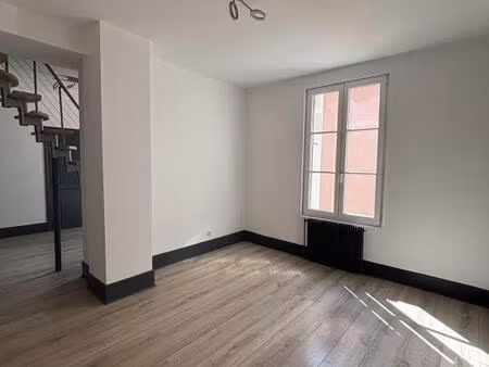 t2 en duplex - 1er étage centre-ville