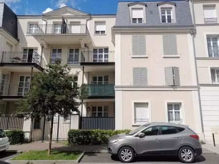 f2 46m2 meublé et équipé avec balcon et chauffage collectif