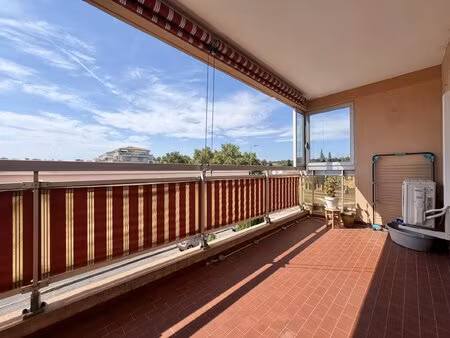 appartement 3 pièces avec terrasse  parking et cave