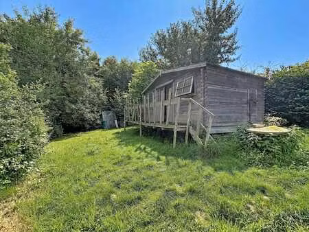 chalet sur un terrain de plus de 23 ares
