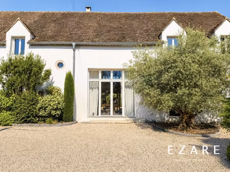 maison rénovée avec prestations haut de gamme  grands volumes
