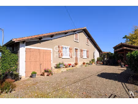 charmante ferme  3 chambres et un bureau  dépendances et hangar