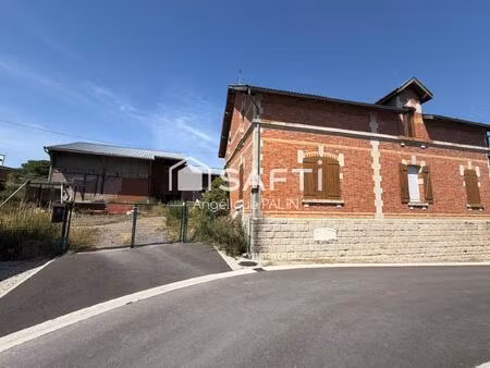nombreuses dépendances et pature attenante