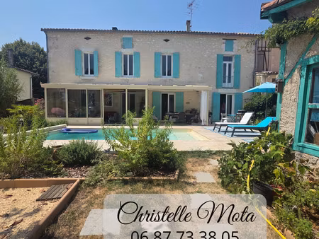 maison de village de caractère avec jardin  piscine et gîte