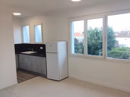 location appartement 2 pièces 47 m² à la roche-sur-yon (85000)  700 €