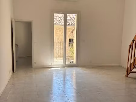 location appartement 3 pièces 66.06 m² à nimes (30000)  755 €
