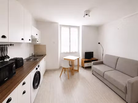 location meublée appartement 1 pièce 20 m² à versailles (78000)  800 €