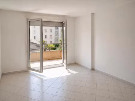 location appartement 2 pièces 50.24 m² à lyon 7ème (69007)  855 €