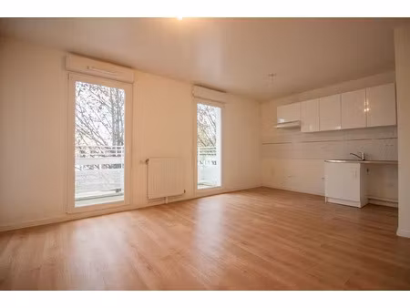 location appartement 2 pièces 40.84 m² à cergy (95000)  899 €